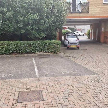 Greenhithe Cosy Apartment, Netflix And Sport Channels Exterior foto